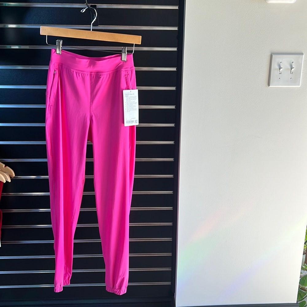 Lululemon adapted jogger_ hot pink!